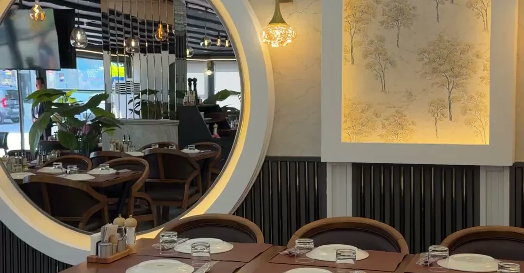 Tavacı Abdullah salon ve masa düzeni
