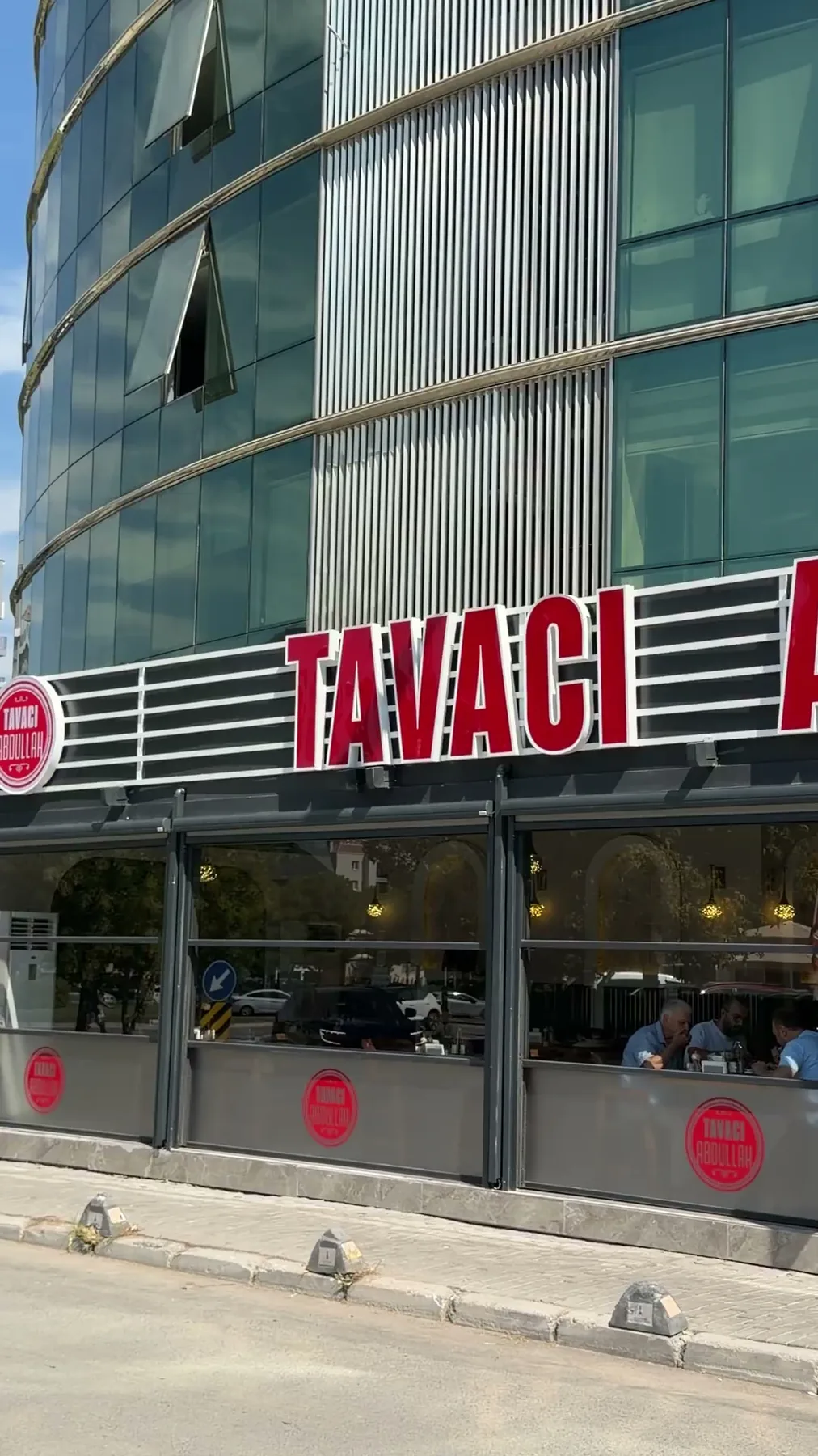 Tavacı Abdullah Bayraklı dış cephe